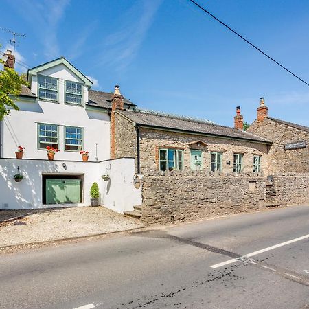 Broadrock Accommodation - Clock Cottage Chepstow Exterior photo