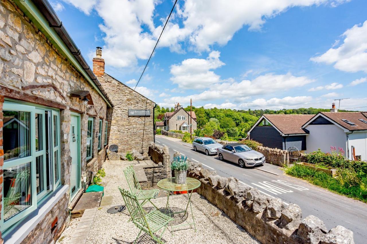 Broadrock Accommodation - Clock Cottage Chepstow Exterior photo