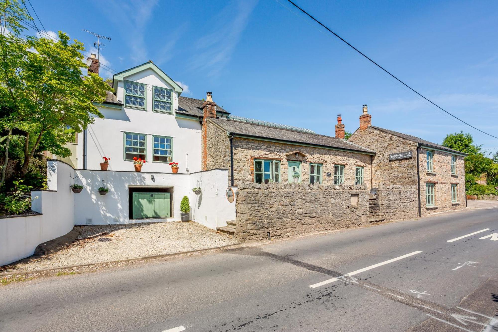 Broadrock Accommodation - Clock Cottage Chepstow Exterior photo